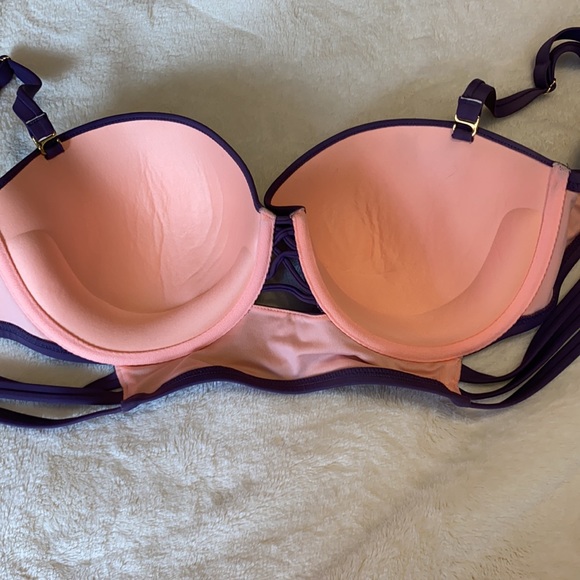 Victoria’s Secret Bikini - Picture 5 of 10